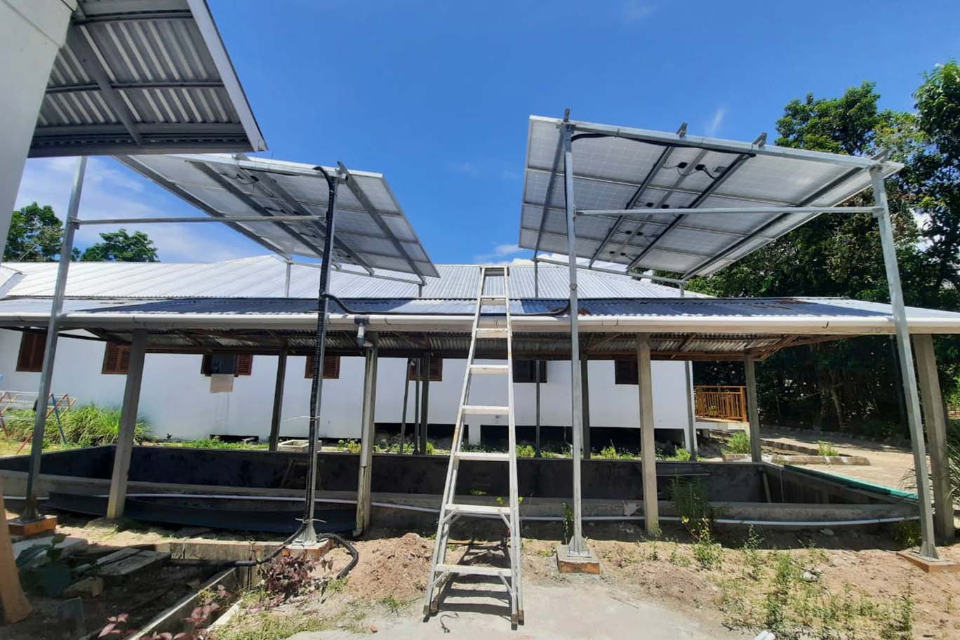 Solar cells and batteries for hospital in Borneo